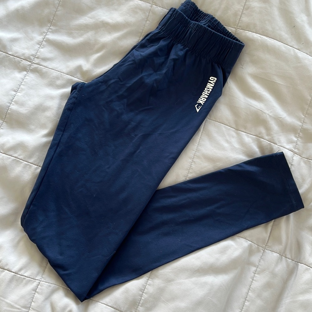 Gym shark leggings